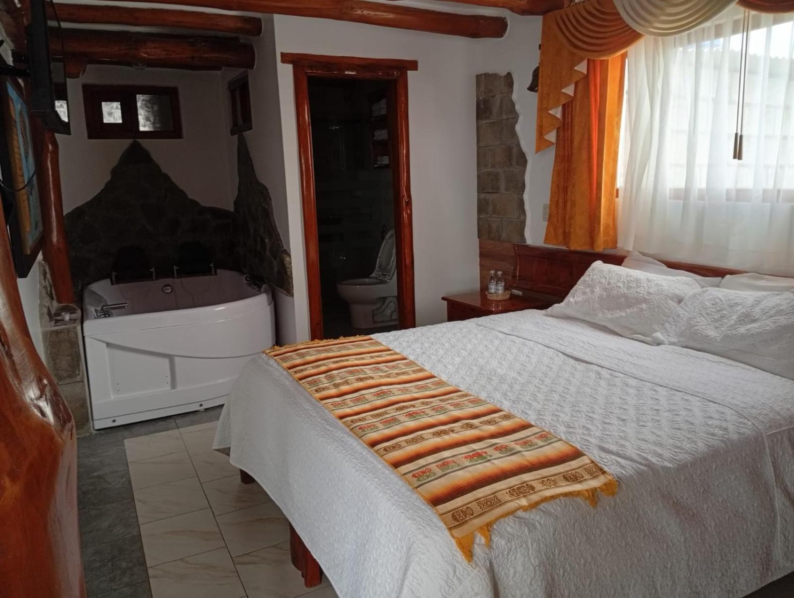 Hotel Maderanegra By Huasicama Latacunga Esterno foto